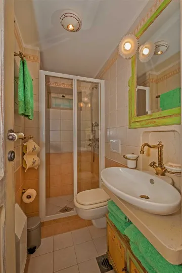 Air-Conditioned 2-Bedroom Villa in Bratuš for 5