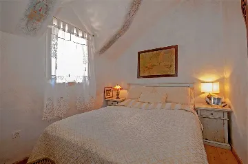 Air-Conditioned 2-Bedroom Villa in Bratuš for 5