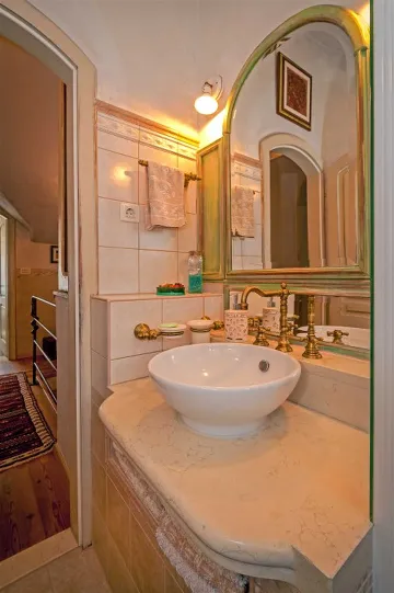 Air-Conditioned 2-Bedroom Villa in Bratuš for 5