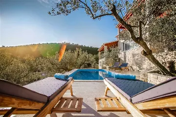 4-Bedroom Villa in Prigradica with Private Sea Deck