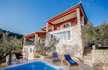 4-Bedroom Villa in Prigradica with Private Sea Deck