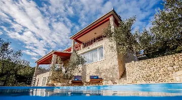 4-Bedroom Villa in Prigradica with Private Sea Deck