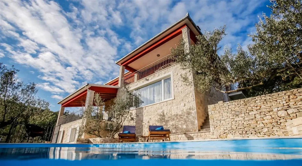 4-Bedroom Villa in Prigradica with Private Sea Deck
