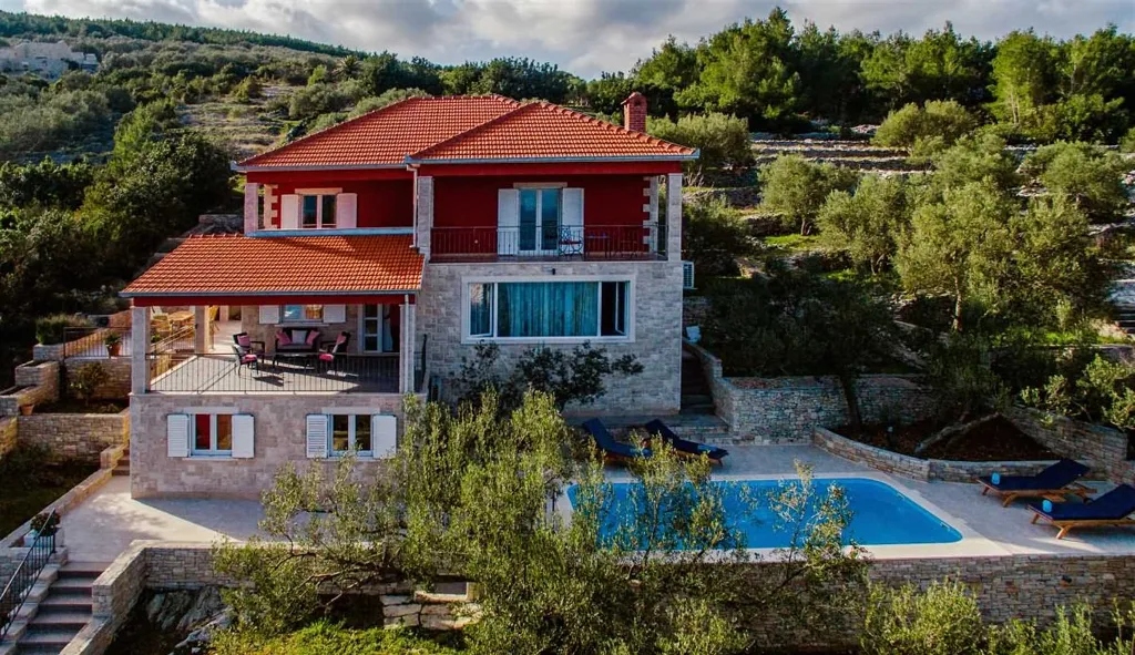 4-Bedroom Villa in Prigradica with Private Sea Deck