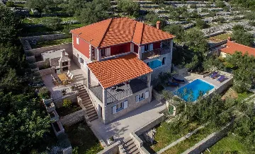 4-Bedroom Villa in Prigradica with Private Sea Deck