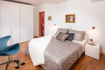 4-Bedroom Villa in Prigradica with Private Sea Deck