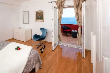 4-Bedroom Villa in Prigradica with Private Sea Deck