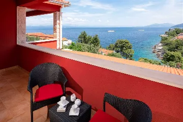 4-Bedroom Villa in Prigradica with Private Sea Deck