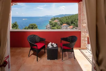 4-Bedroom Villa in Prigradica with Private Sea Deck