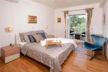 4-Bedroom Villa in Prigradica with Private Sea Deck