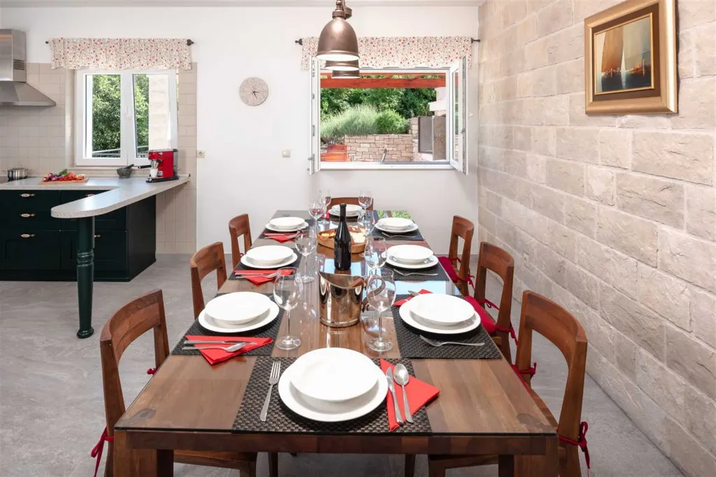 4-Bedroom Villa in Prigradica with Private Sea Deck