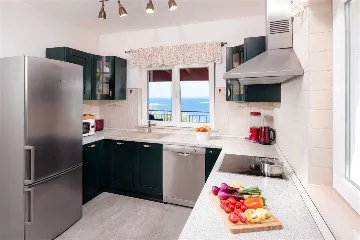 4-Bedroom Villa in Prigradica with Private Sea Deck