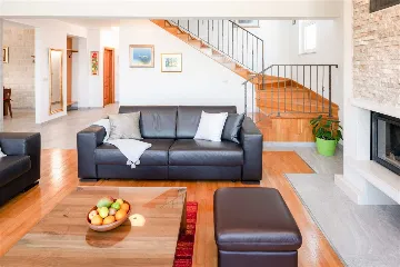 4-Bedroom Villa in Prigradica with Private Sea Deck