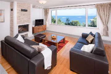 4-Bedroom Villa in Prigradica with Private Sea Deck