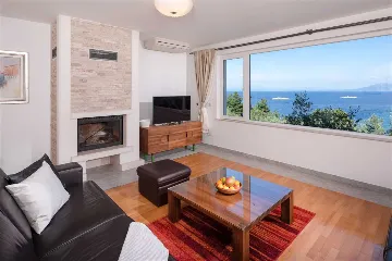 4-Bedroom Villa in Prigradica with Private Sea Deck