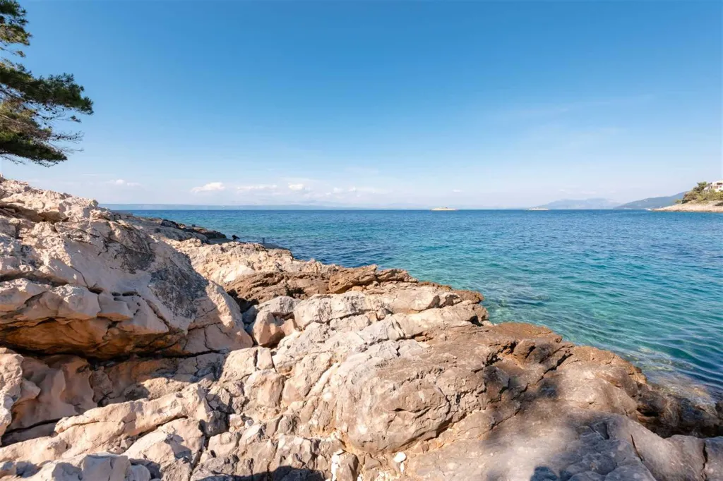 4-Bedroom Villa in Prigradica with Private Sea Deck