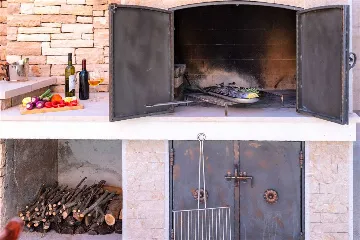 4-Bedroom Villa in Prigradica with Private Sea Deck