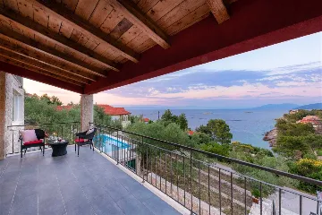 4-Bedroom Villa in Prigradica with Private Sea Deck