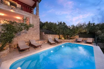 4-Bedroom Villa in Prigradica with Private Sea Deck