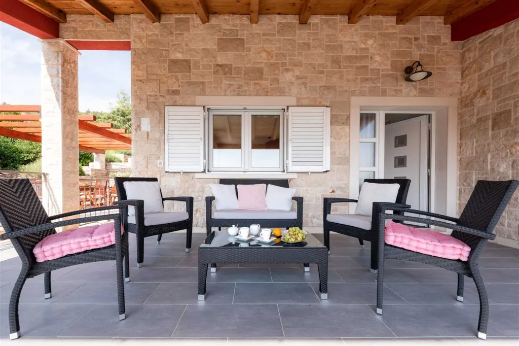 4-Bedroom Villa in Prigradica with Private Sea Deck
