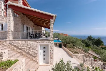 4-Bedroom Villa in Prigradica with Private Sea Deck
