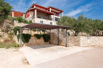 4-Bedroom Villa in Prigradica with Private Sea Deck