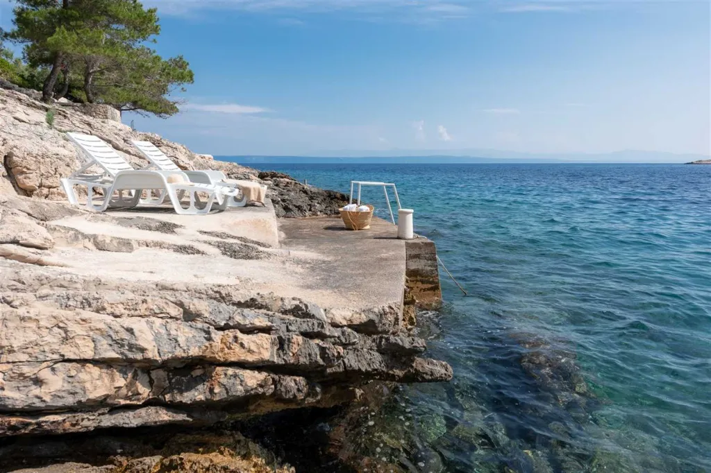 4-Bedroom Villa in Prigradica with Private Sea Deck