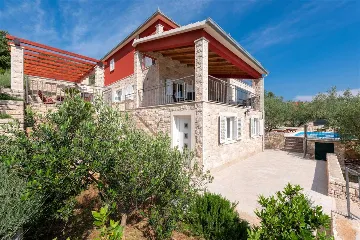 4-Bedroom Villa in Prigradica with Private Sea Deck