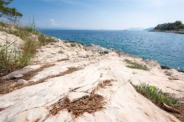 4-Bedroom Villa in Prigradica with Private Sea Deck