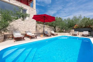 4-Bedroom Villa in Prigradica with Private Sea Deck