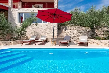 4-Bedroom Villa in Prigradica with Private Sea Deck