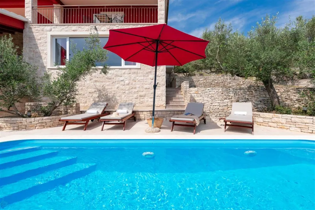 4-Bedroom Villa in Prigradica with Private Sea Deck