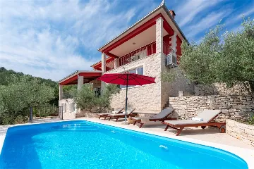 4-Bedroom Villa in Prigradica with Private Sea Deck