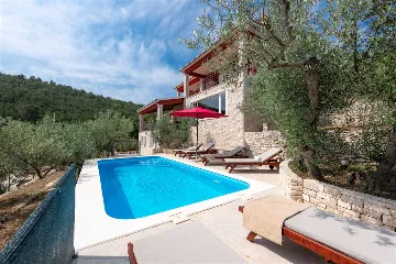 4-Bedroom Villa in Prigradica with Private Sea Deck