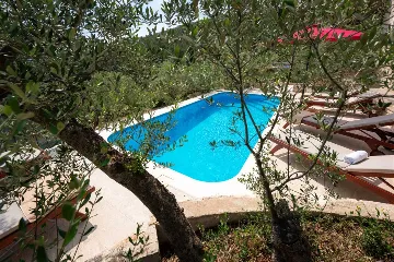 4-Bedroom Villa in Prigradica with Private Sea Deck