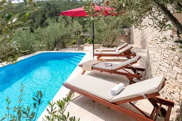 4-Bedroom Villa in Prigradica with Private Sea Deck