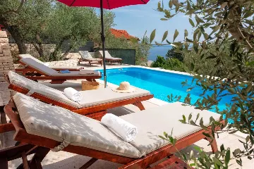 4-Bedroom Villa in Prigradica with Private Sea Deck