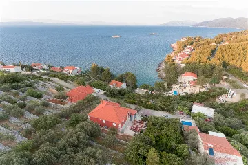 4-Bedroom Villa in Prigradica with Private Sea Deck