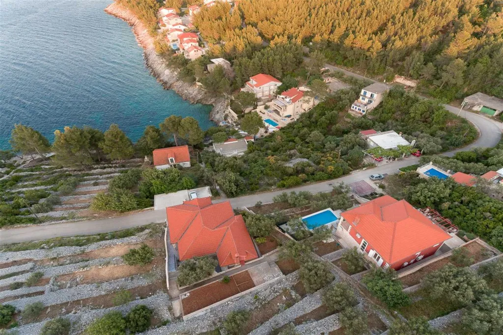 4-Bedroom Villa in Prigradica with Private Sea Deck