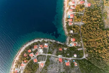 4-Bedroom Villa in Prigradica with Private Sea Deck