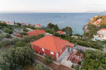4-Bedroom Villa in Prigradica with Private Sea Deck