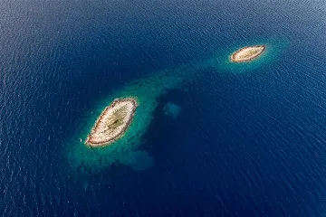 4-Bedroom Villa in Prigradica with Private Sea Deck