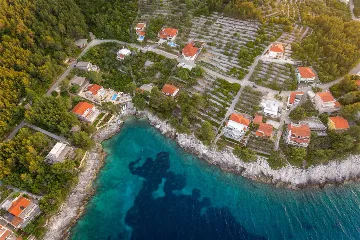 4-Bedroom Villa in Prigradica with Private Sea Deck