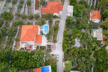 4-Bedroom Villa in Prigradica with Private Sea Deck