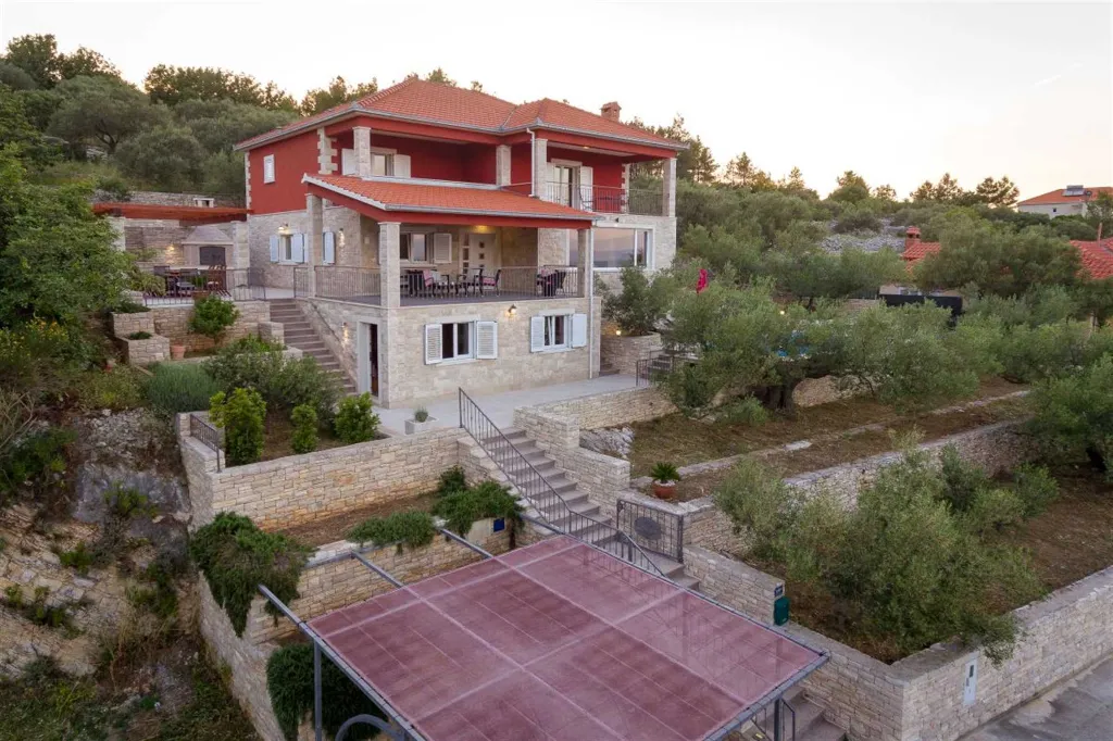 4-Bedroom Villa in Prigradica with Private Sea Deck