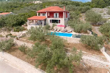 4-Bedroom Villa in Prigradica with Private Sea Deck