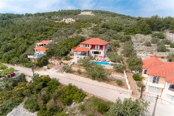 4-Bedroom Villa in Prigradica with Private Sea Deck