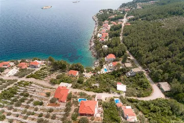 4-Bedroom Villa in Prigradica with Private Sea Deck