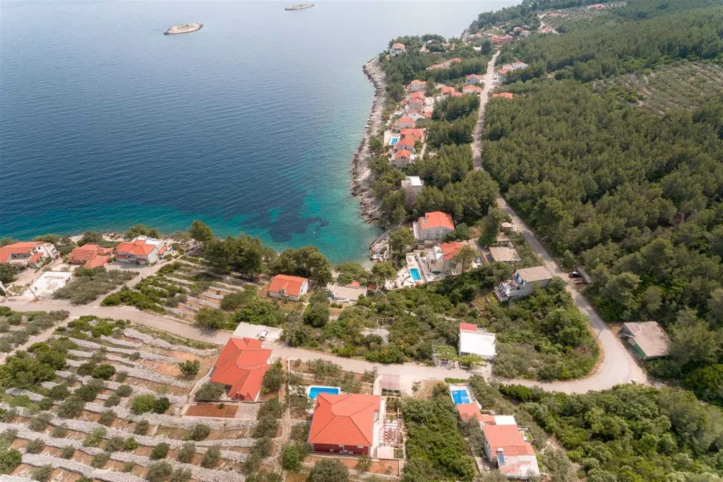 4-Bedroom Villa in Prigradica with Private Sea Deck