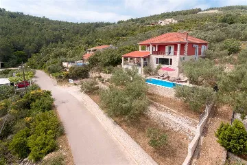 4-Bedroom Villa in Prigradica with Private Sea Deck